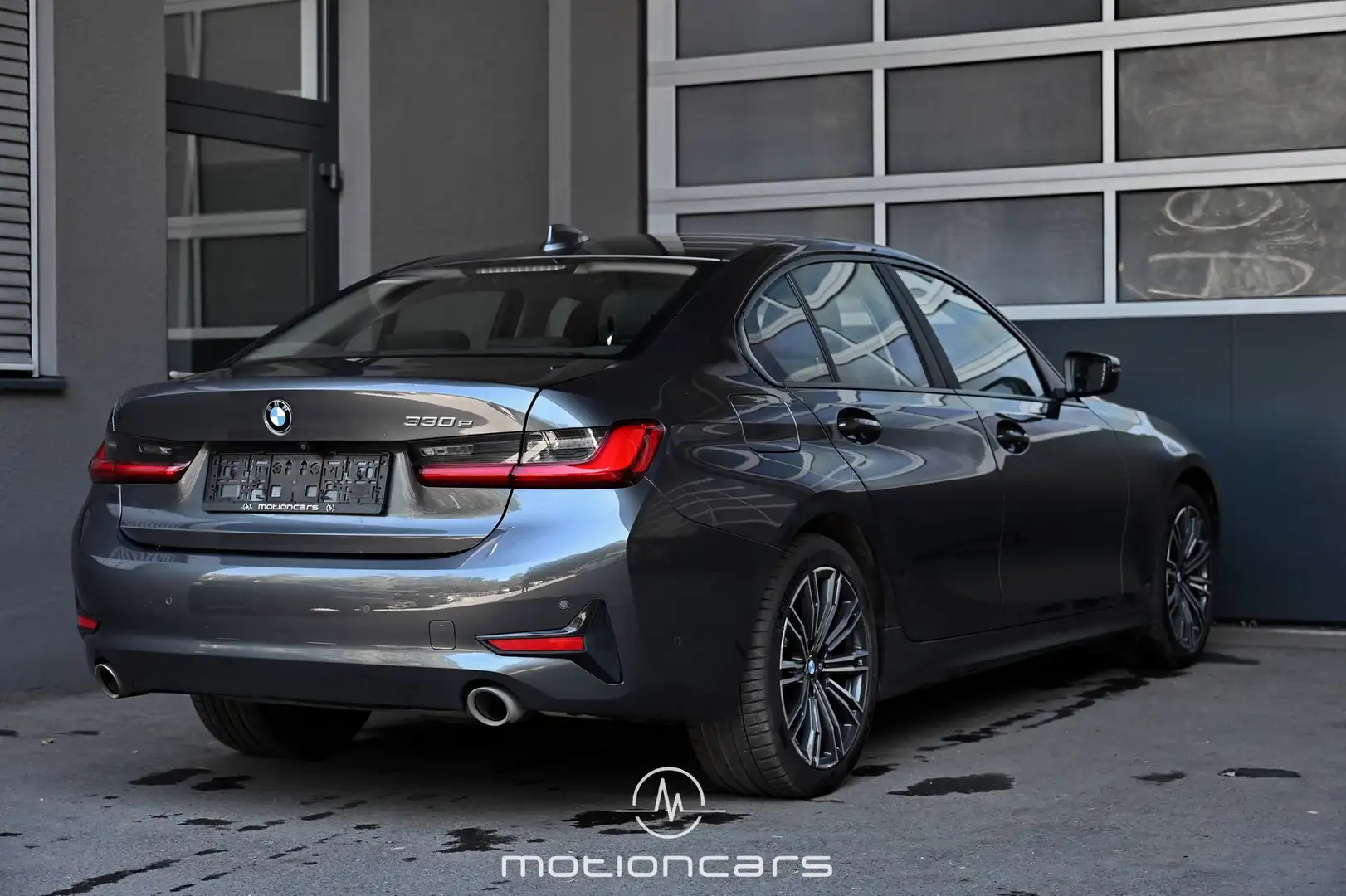 BMW 330 - 330e Grau - 2