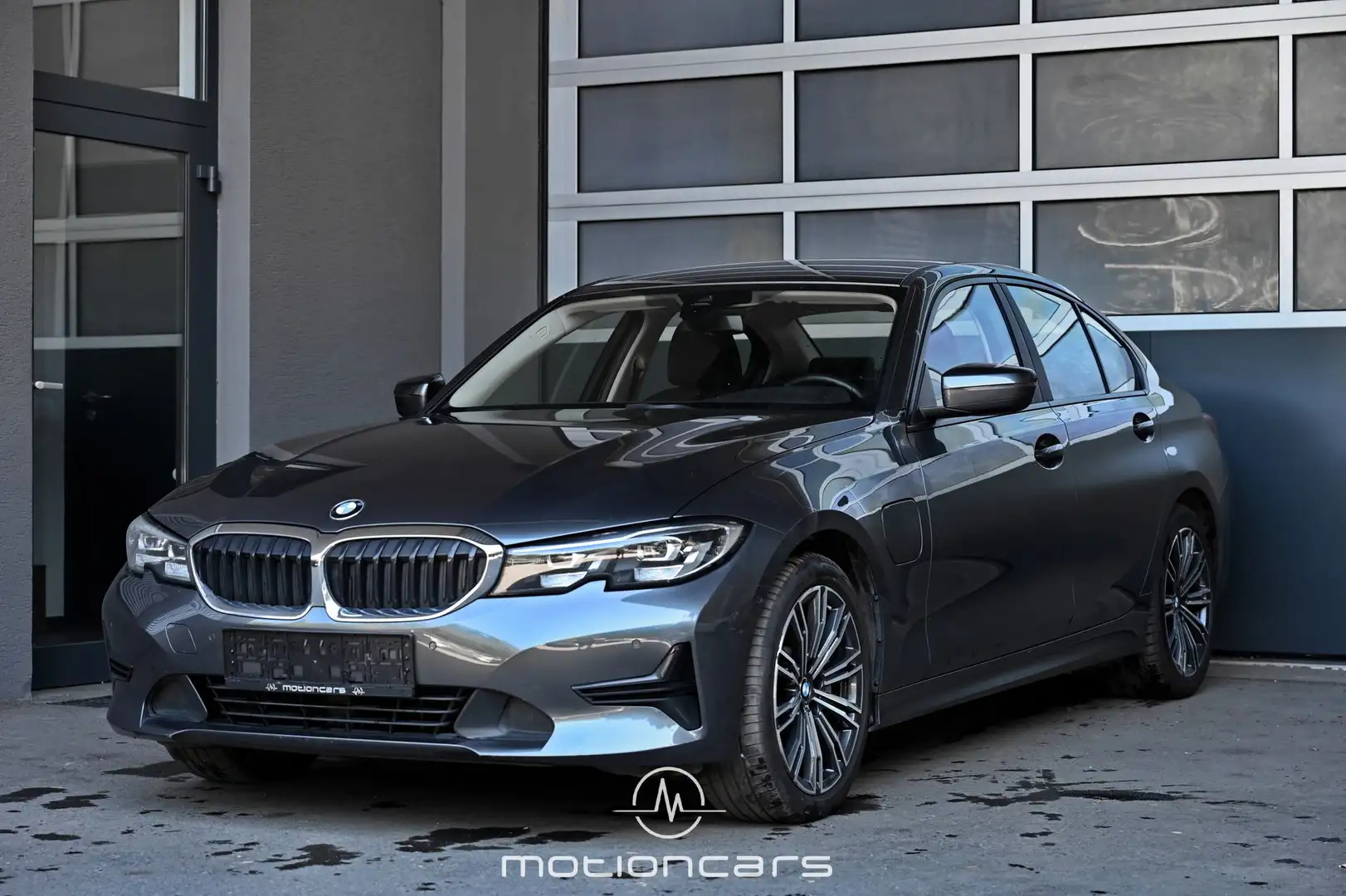 BMW 330 - 330e Grau - 1