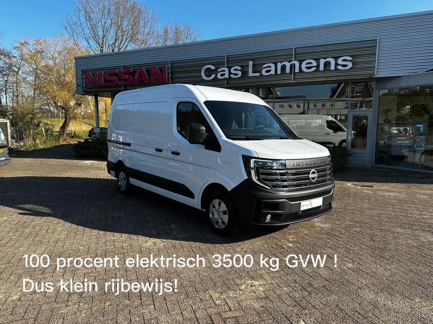 Nissan Interstar e L2H2 3.5T 87 kWh 143 1AT Limited Bílá - 1