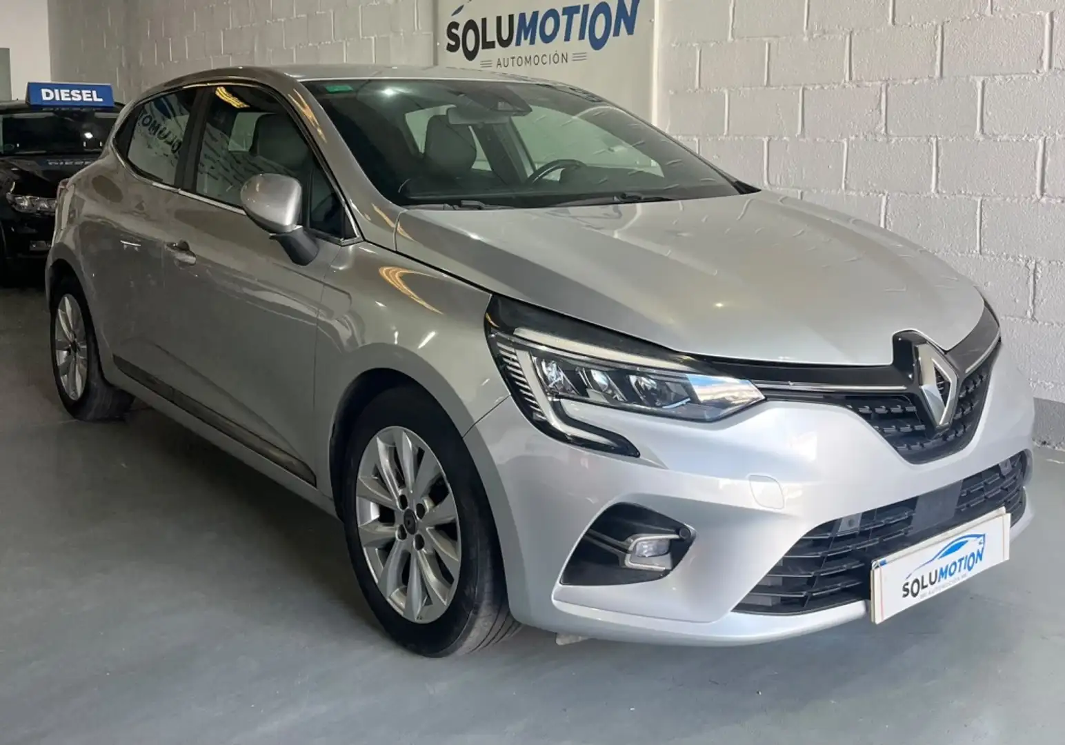 Renault Clio TCe Zen 74kW Plateado - 1