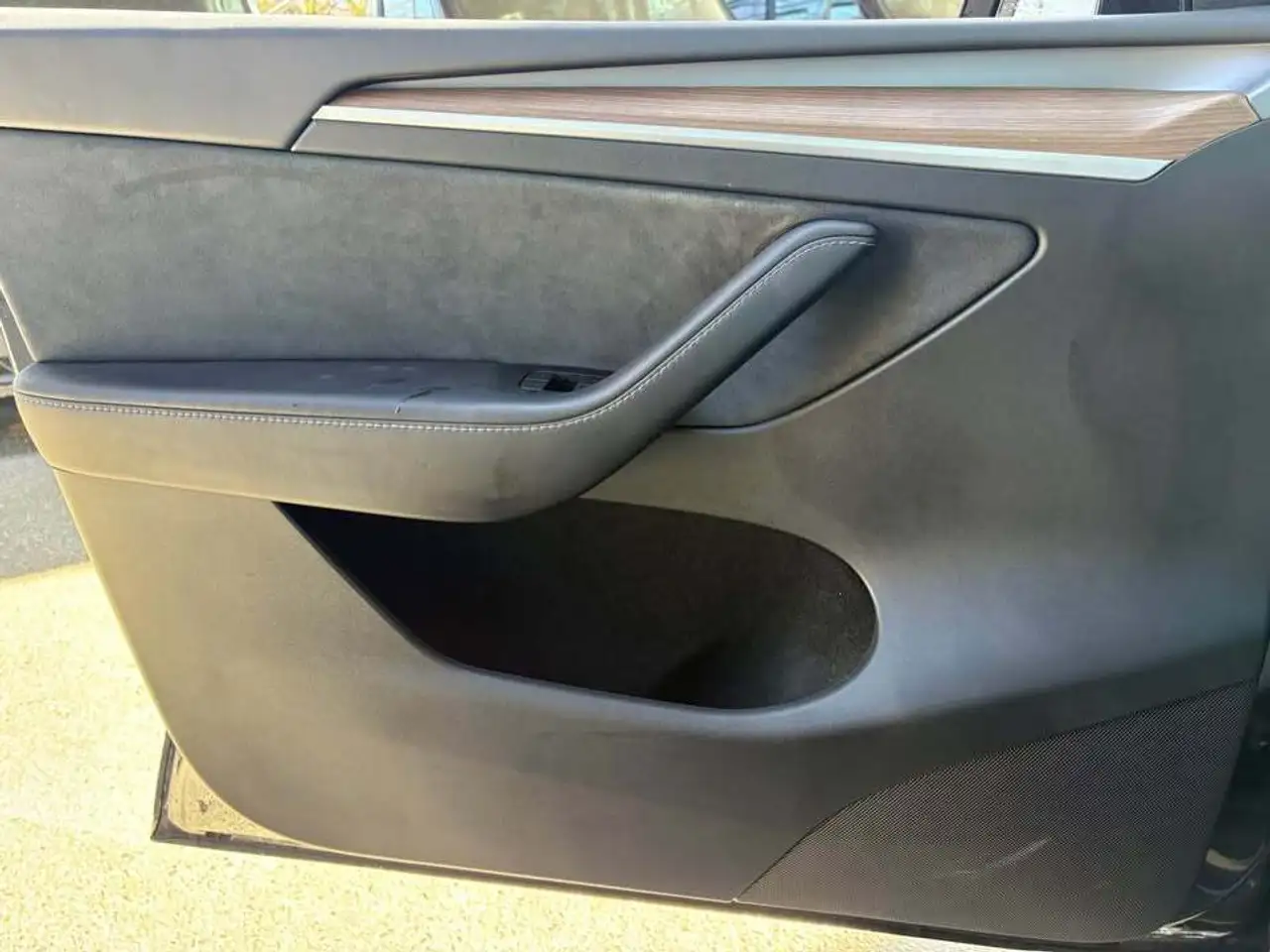 Tesla Model Y снимка Tesla Model Y