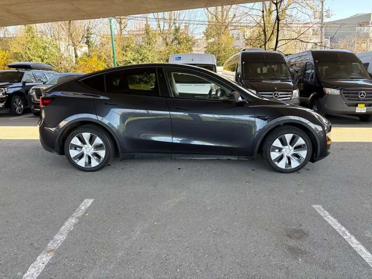 Tesla Model Y снимка Tesla Model Y