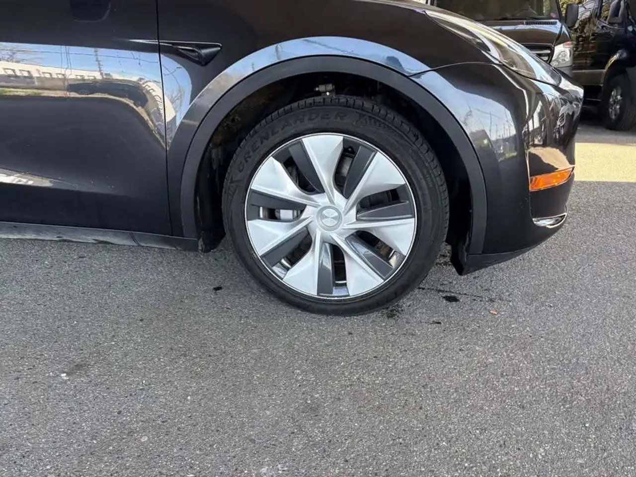 Tesla Model Y снимка Tesla Model Y
