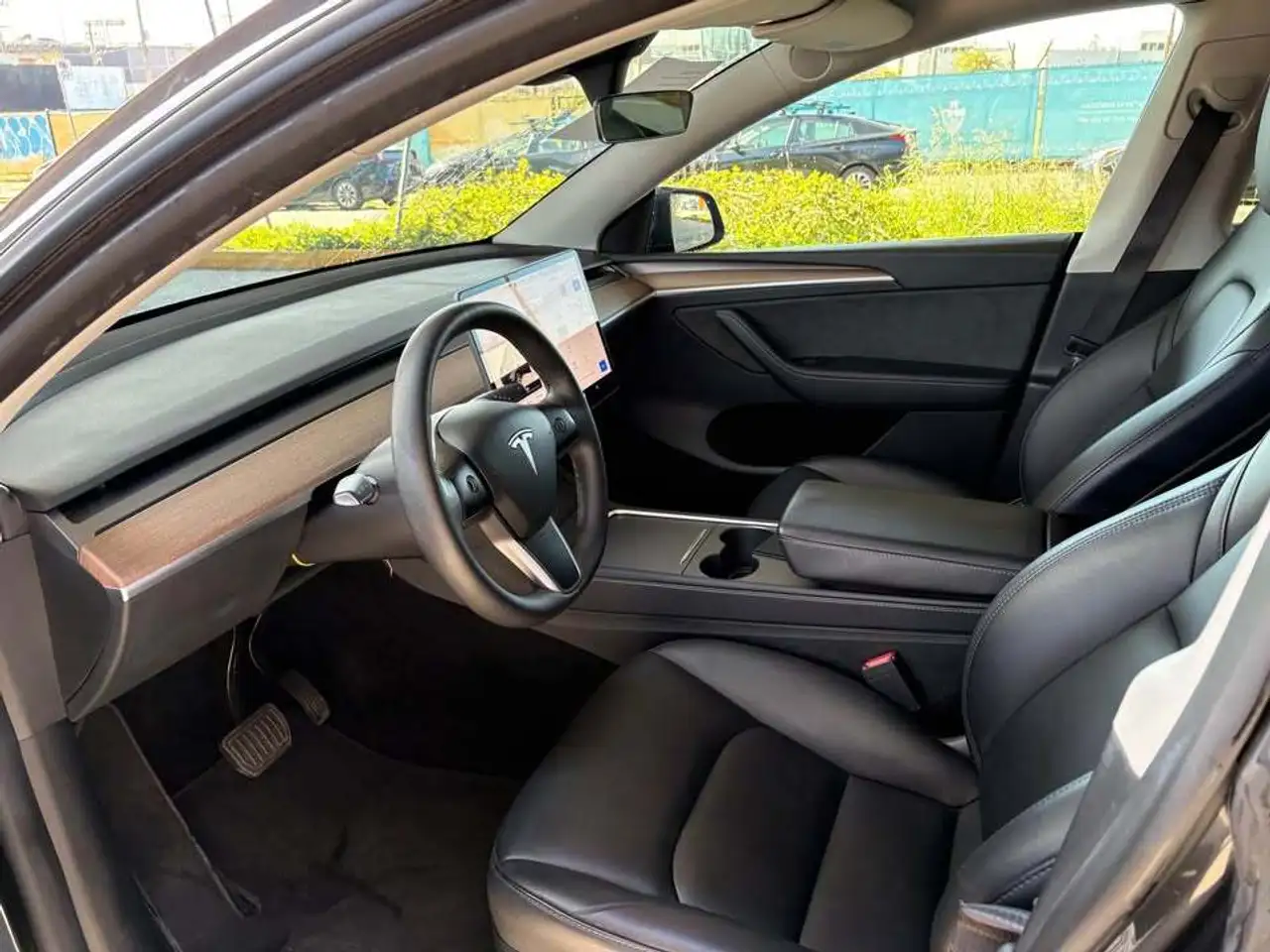 Tesla Model Y снимка Tesla Model Y