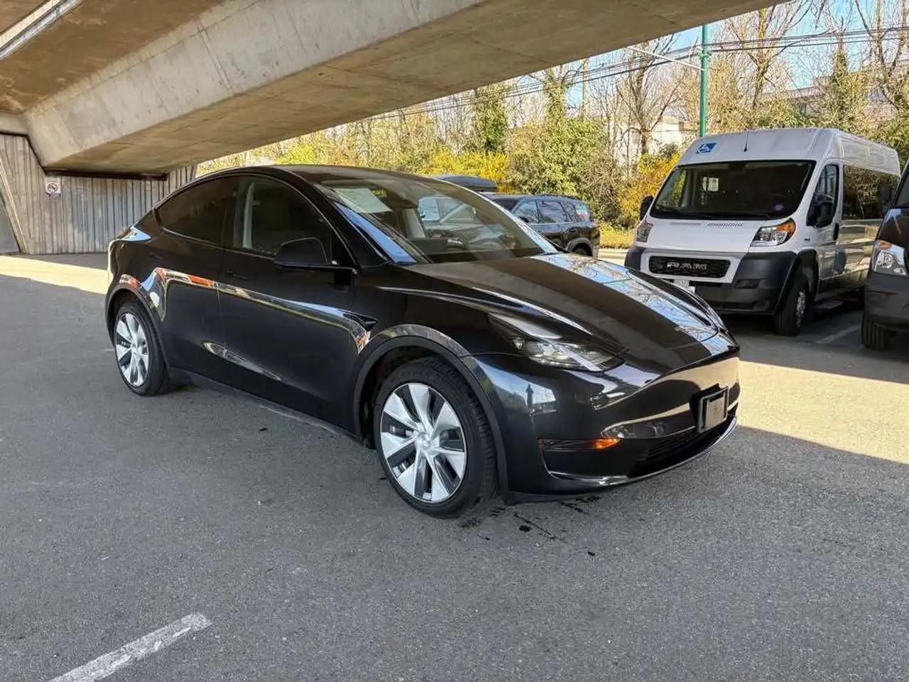 Tesla Model Y снимка Tesla Model Y