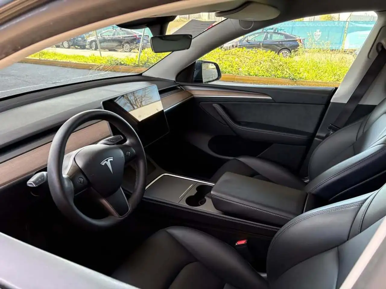 Tesla Model Y снимка Tesla Model Y