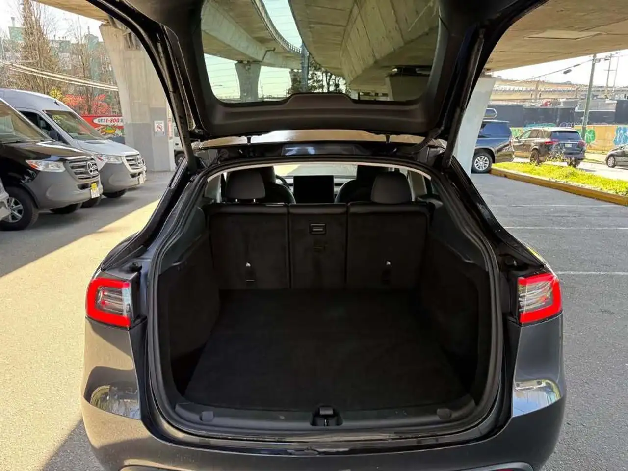 Tesla Model Y снимка Tesla Model Y