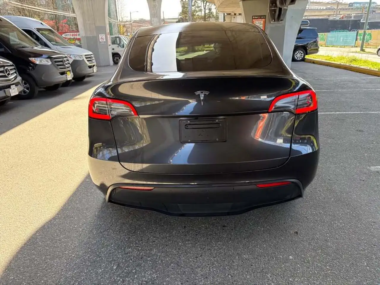 Tesla Model Y снимка Tesla Model Y