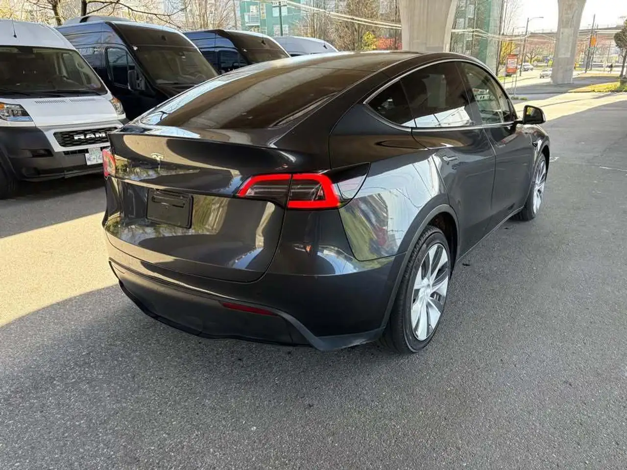 Tesla Model Y снимка Tesla Model Y