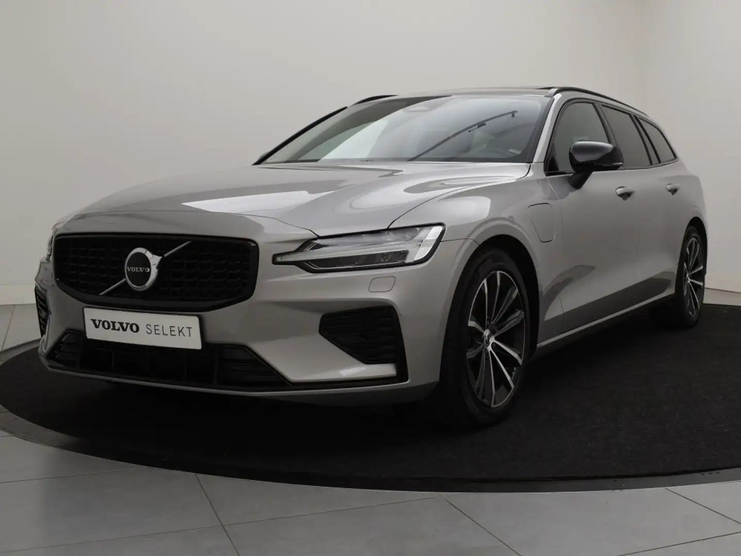 Volvo V60 T6 PLUG-IN HYBRID LONG RANGE ULTRA DARK FULL-LED H Grijs - 2