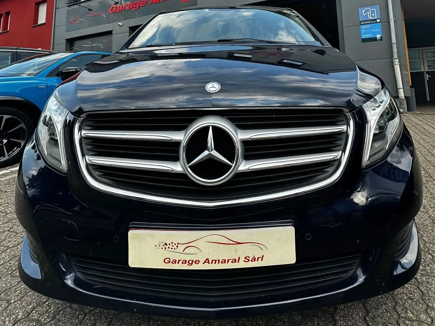 Mercedes-Benz V 220 Bleu - 1