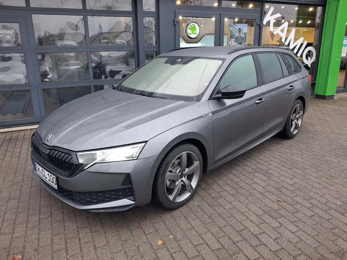 Skoda Octavia Combi 1.5 TSI DSG Sportline 150PS Head-U Grau - 2