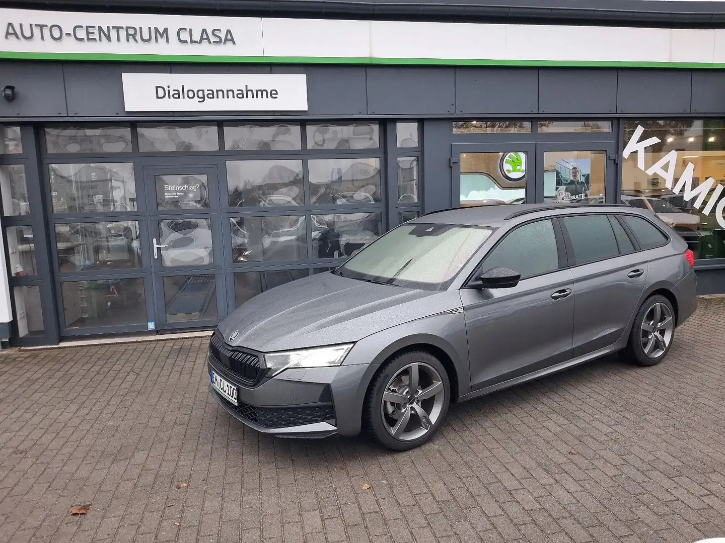 Skoda Octavia Combi 1.5 TSI DSG Sportline 150PS Head-U Grau - 1