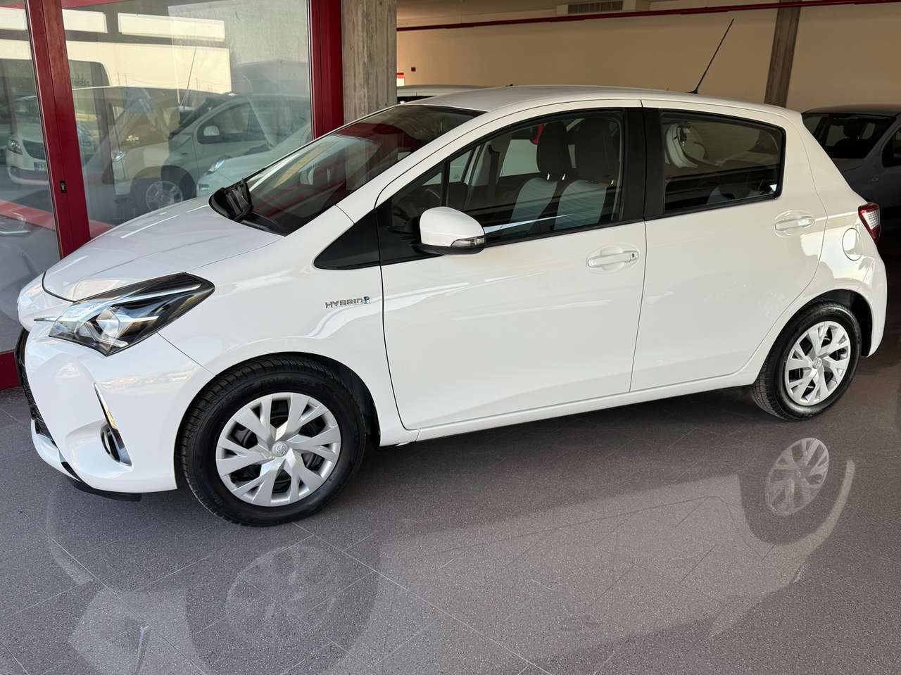 Toyota Yaris Yaris 1.5 Hybrid Business