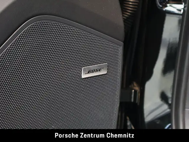 Porsche Cayenne view 26