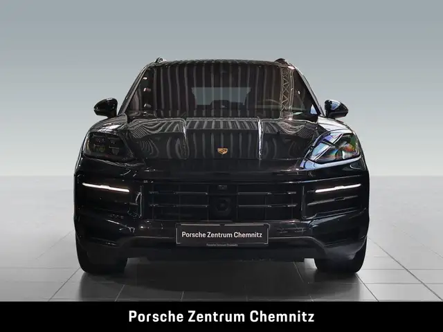 Porsche Cayenne view 4