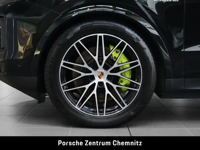 Porsche Cayenne view 6