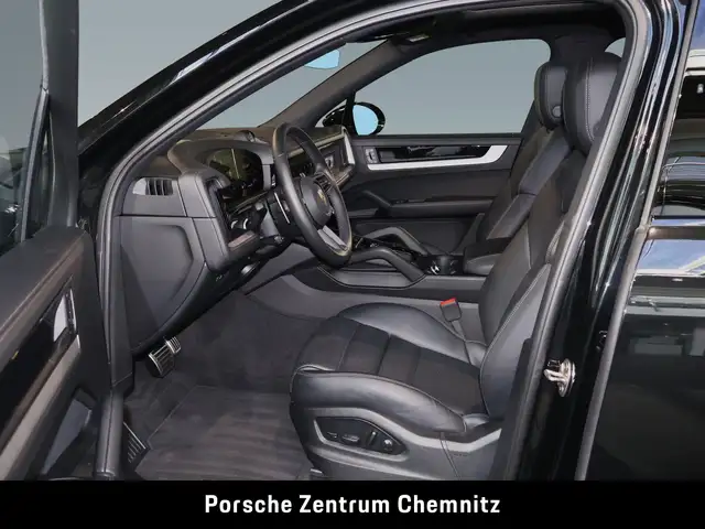 Porsche Cayenne view 12