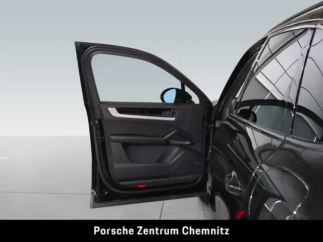 Porsche Cayenne view 10