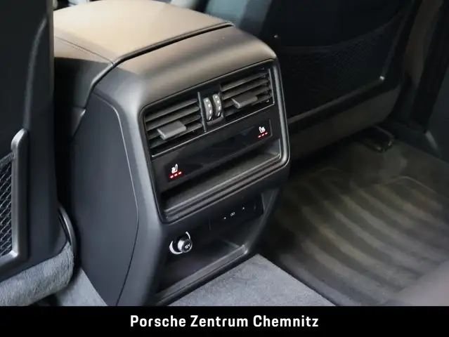 Porsche Cayenne view 30