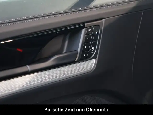 Porsche Cayenne view 24