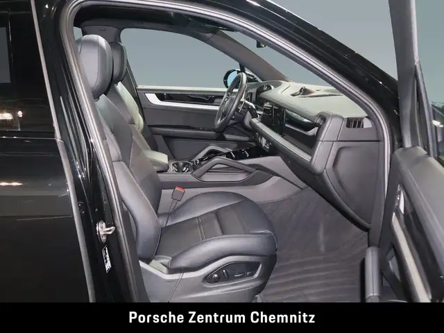 Porsche Cayenne view 13