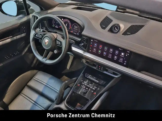 Porsche Cayenne view 21