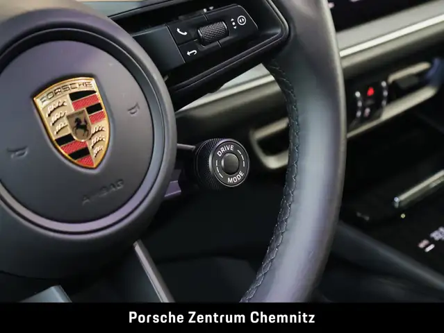 Porsche Cayenne view 22