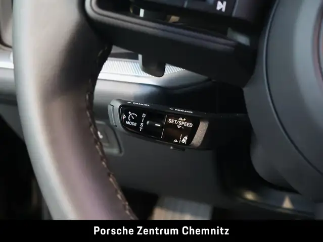 Porsche Cayenne view 27