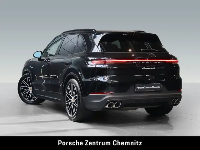 Porsche Cayenne view 3