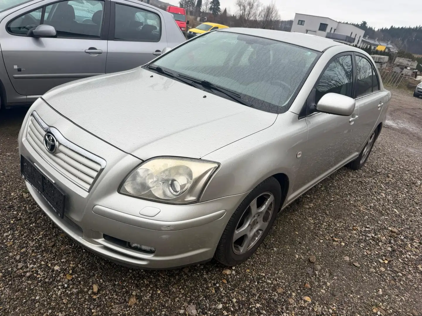 Toyota Avensis Silber - 1