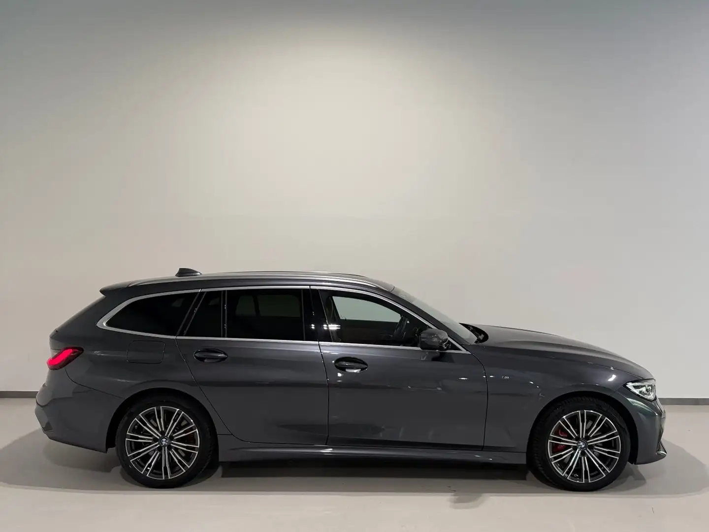 BMW 330 e xDrive G21 Aut/M-Sport/HEAD-UP/AHK/ACC/LED Grau - 2