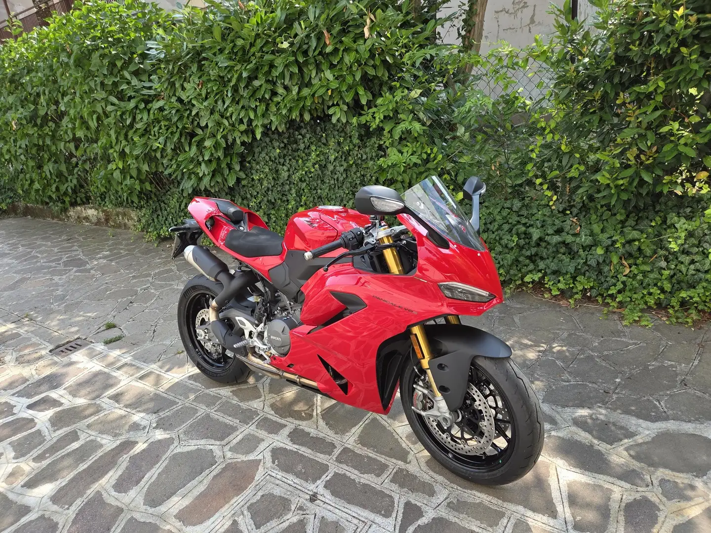 Ducati Panigale V2 S Rosso - 2