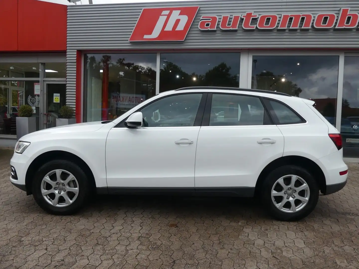 Audi Q5 2.0 TDI quattro*Navi*PDC*AHK*Sitzhzg.*Xenon Wit - 2