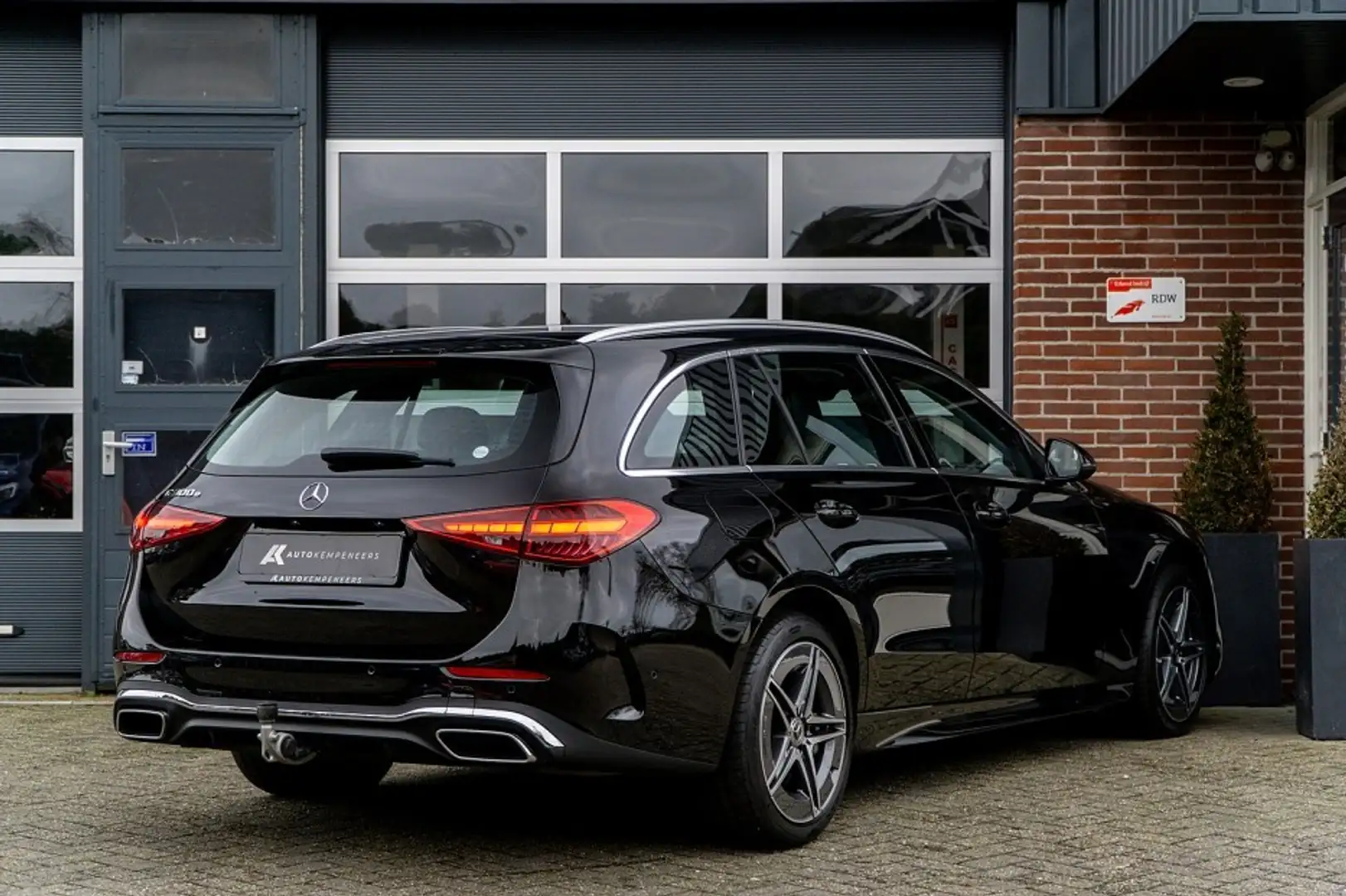 Mercedes-Benz C-Klasse C300e | AMG | Camera | Trekhaak | ACC | S Nero - 2