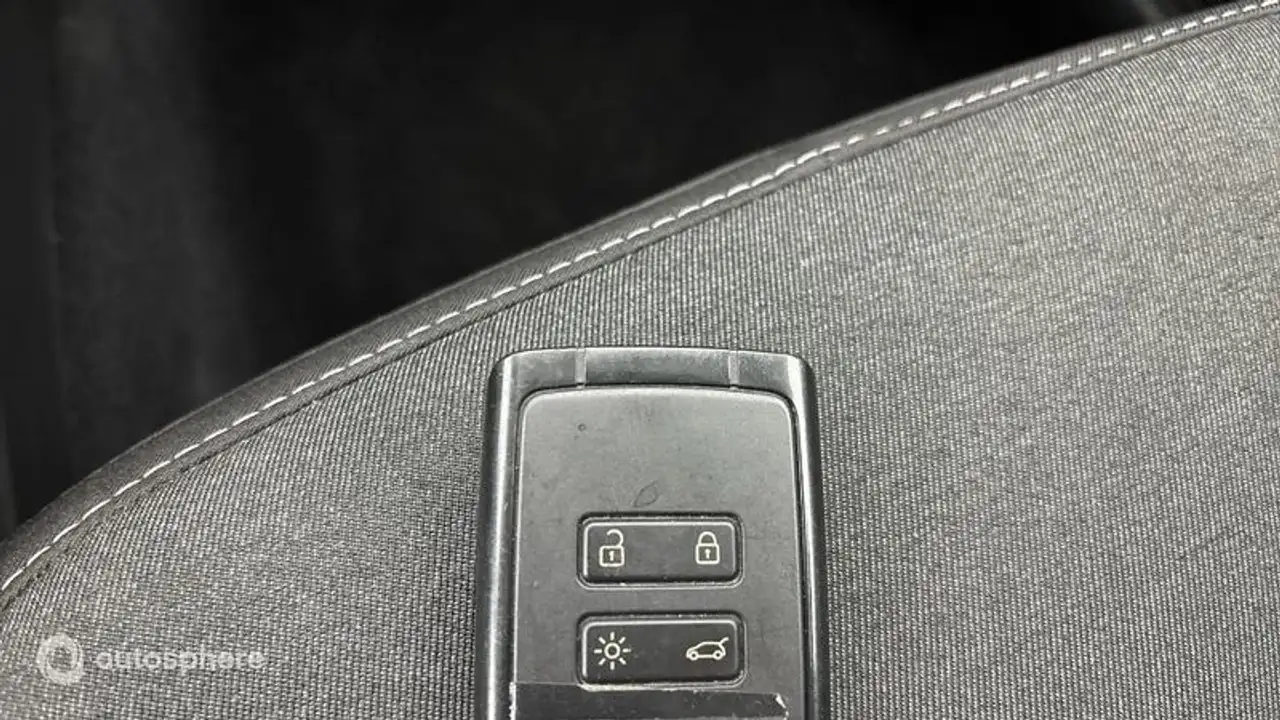 Renault Captur — photo 16
