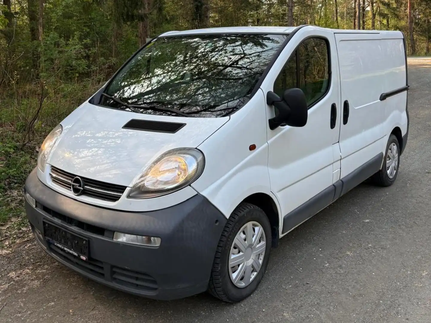 Opel Vivaro 1,9 Diesel Weiß - 1