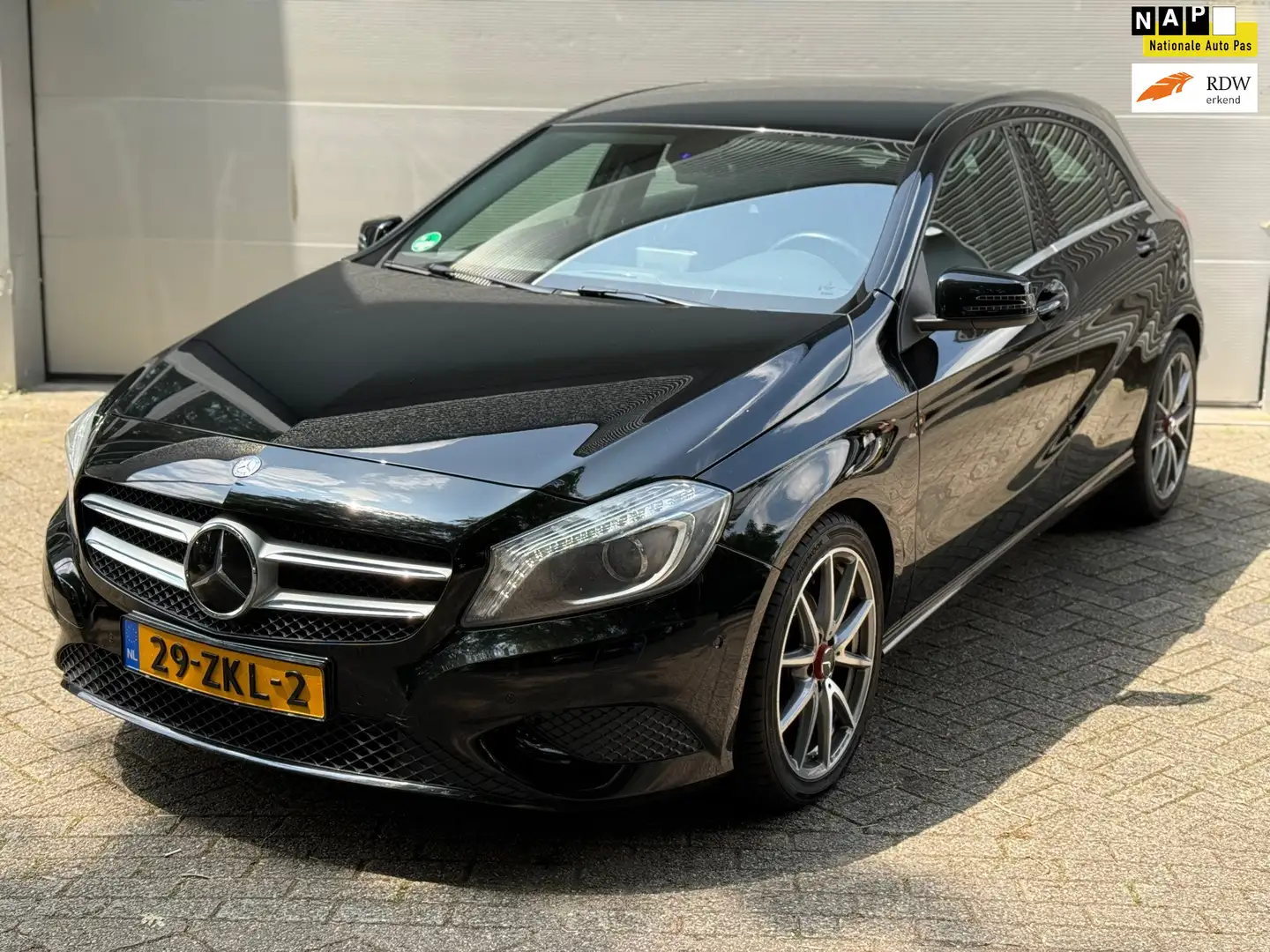 Mercedes-Benz A 180 Ambition l Automaat l Cruise l Navi l Xenon l Noir - 1