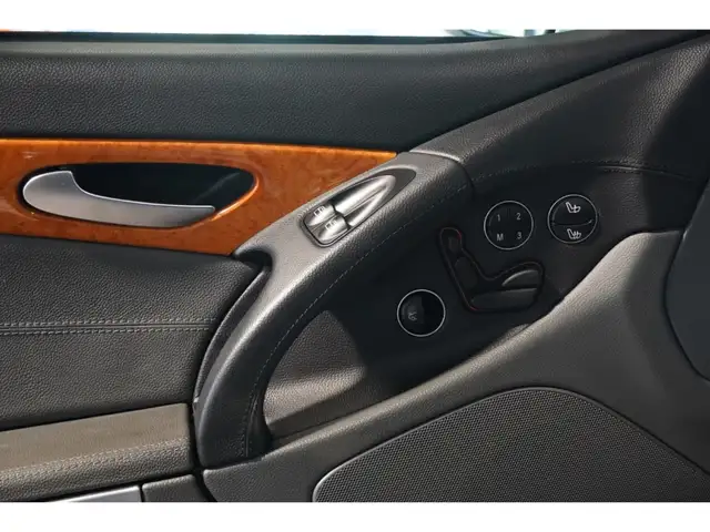 Mercedes-Benz SL view 10