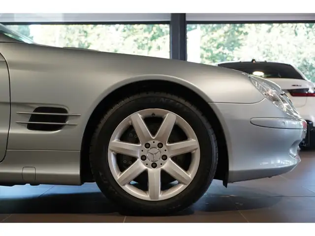 Mercedes-Benz SL view 9