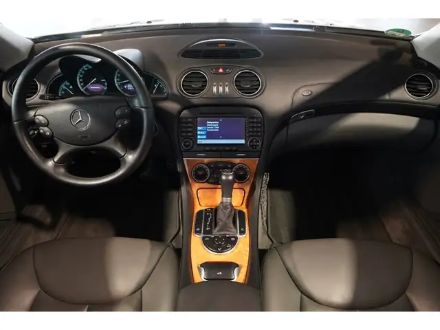Mercedes-Benz SL view 15
