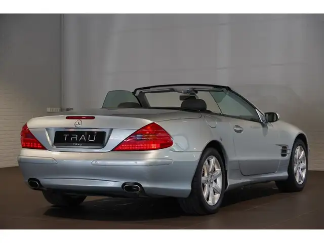 Mercedes-Benz SL view 8
