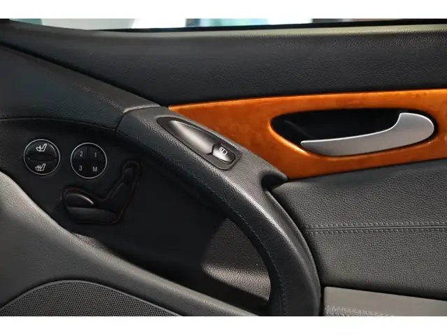 Mercedes-Benz SL view 11