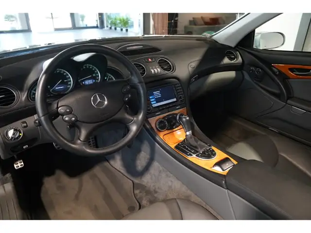 Mercedes-Benz SL view 12