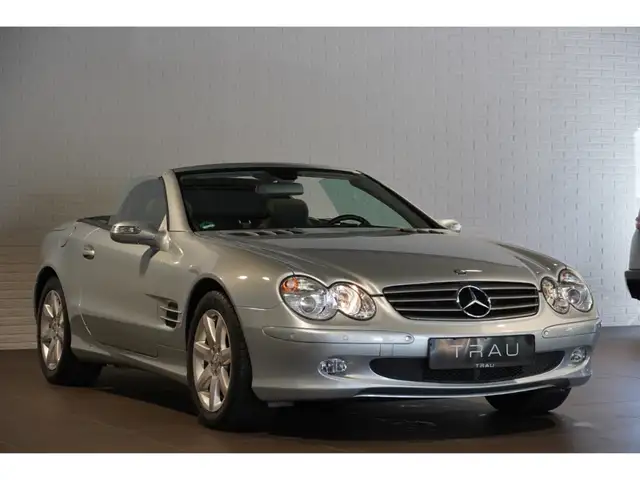 Mercedes-Benz SL view 2