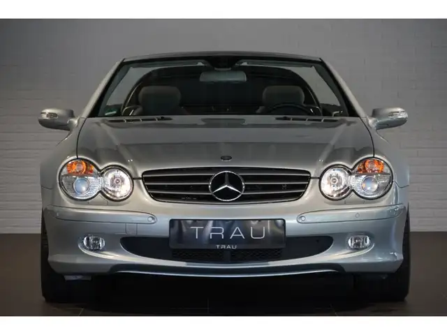 Mercedes-Benz SL view 3