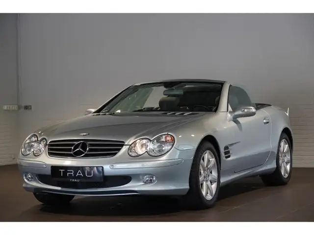 Mercedes-Benz SL view 4