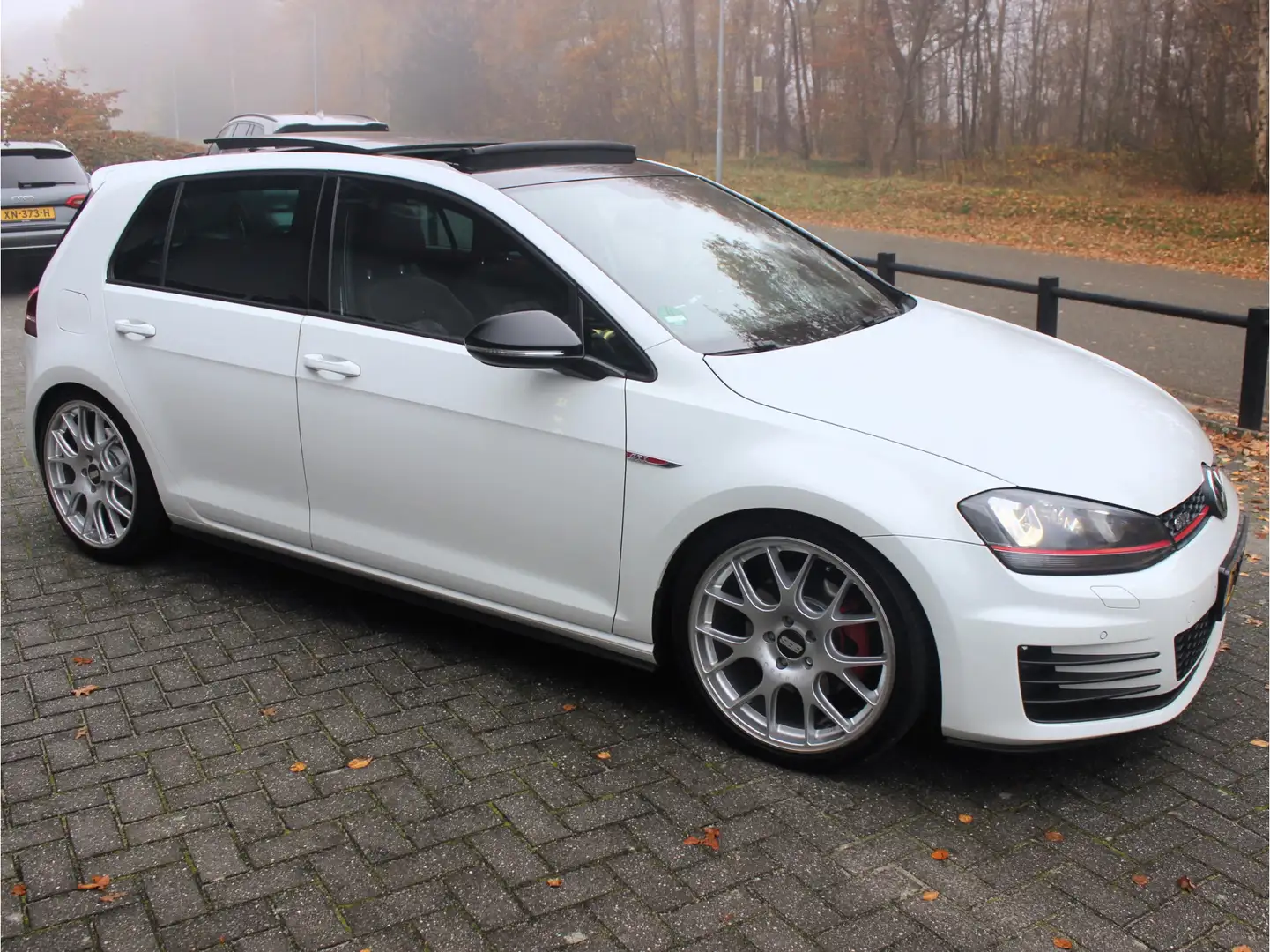 Volkswagen Golf GTI 2.0 TSI DSG Panorama 19 Inch BBS Carplay Wit - 2
