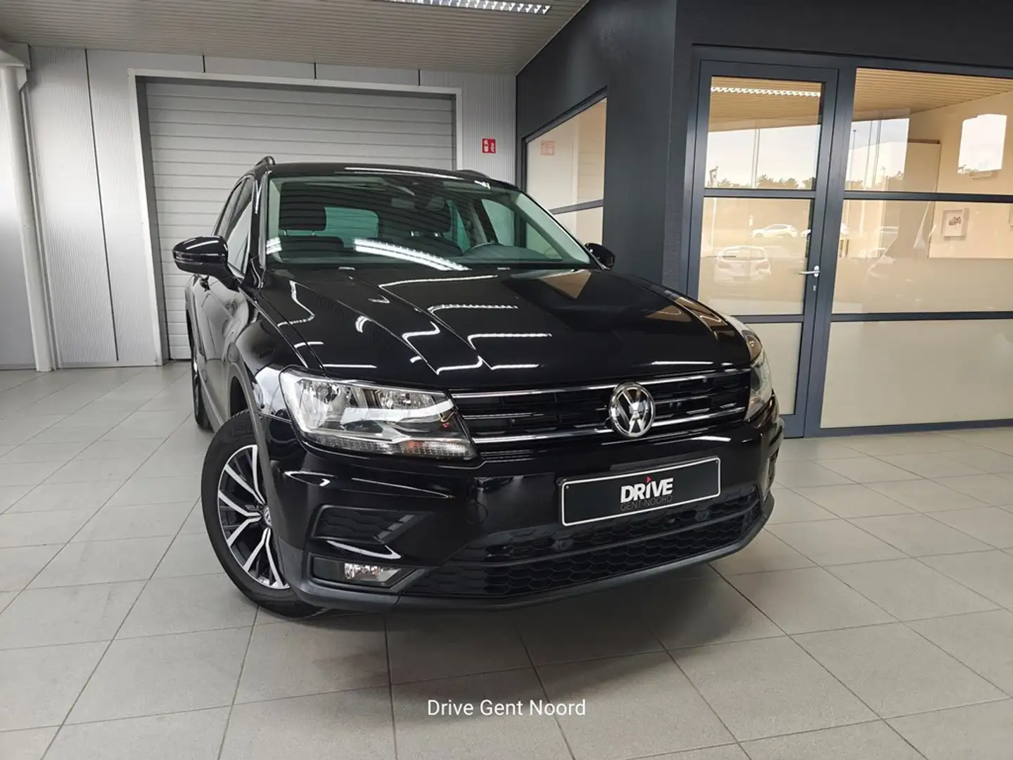 Volkswagen Tiguan TSI Comfortline DSG6 *Pano dak / APP / Trekhaak* Nero - 2