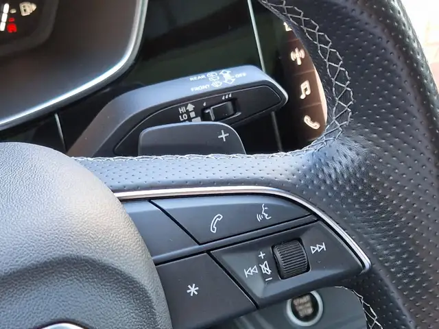 Audi Q3 view 12
